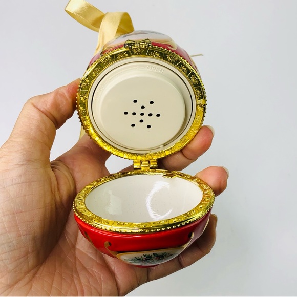 Vintage Ceramic Christmas Ornament Egg Red Gold Hinged Music Box Gift Souvenir - Picture 7 of 7